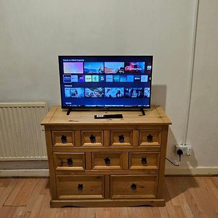 No Frills & Nothing Fancy 1 Bed Studio City Centre Cardiff Bagian luar foto