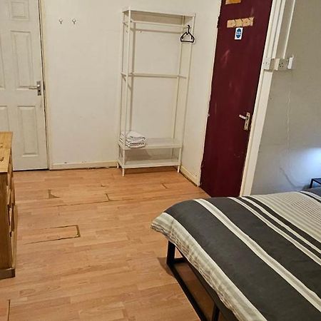 No Frills & Nothing Fancy 1 Bed Studio City Centre Cardiff Bagian luar foto